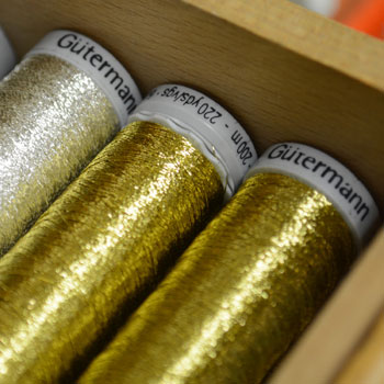 Kurzwaren goldener Faden